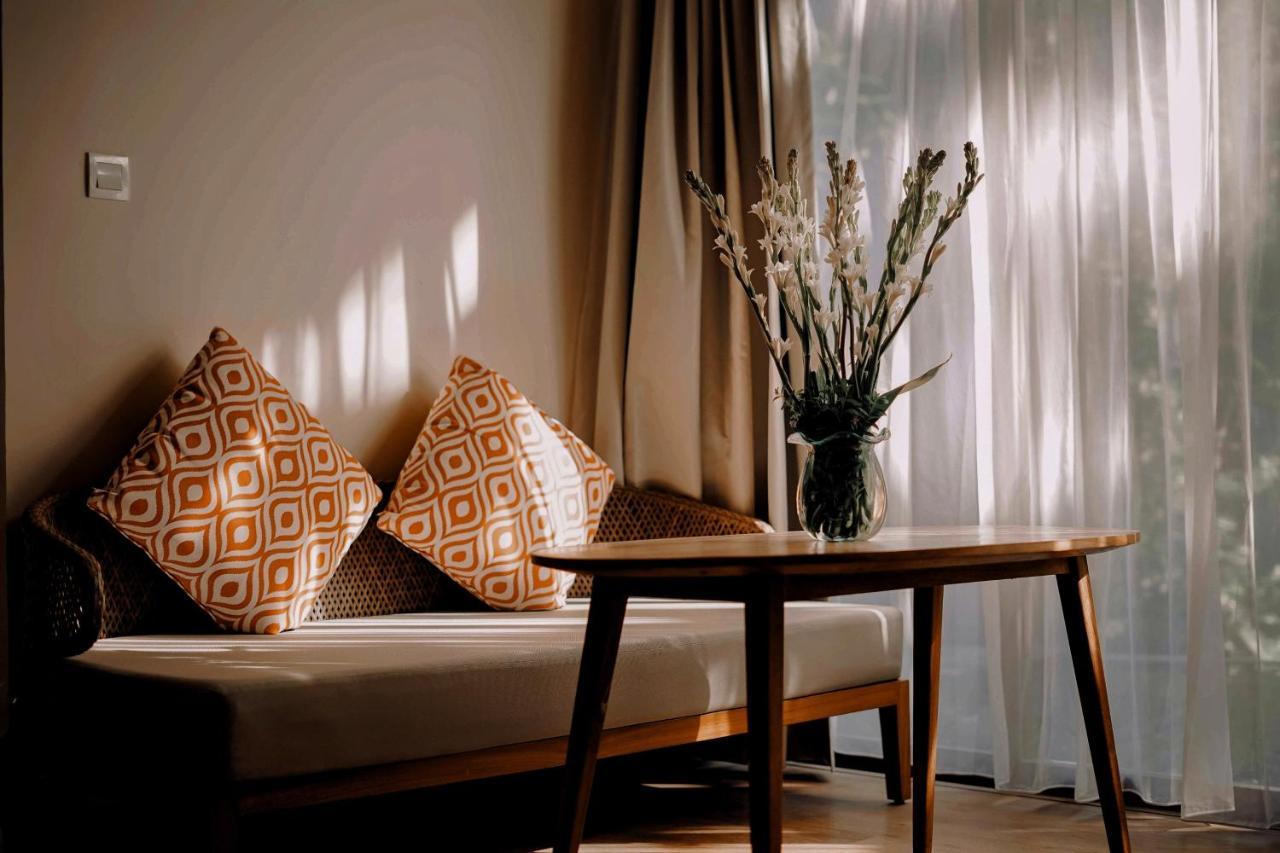 The Sebali Resort Ubud Buitenkant foto A table and a sofa