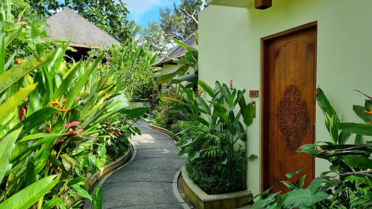 The Sebali Resort Ubud Buitenkant foto Entrance to a villa at the resort