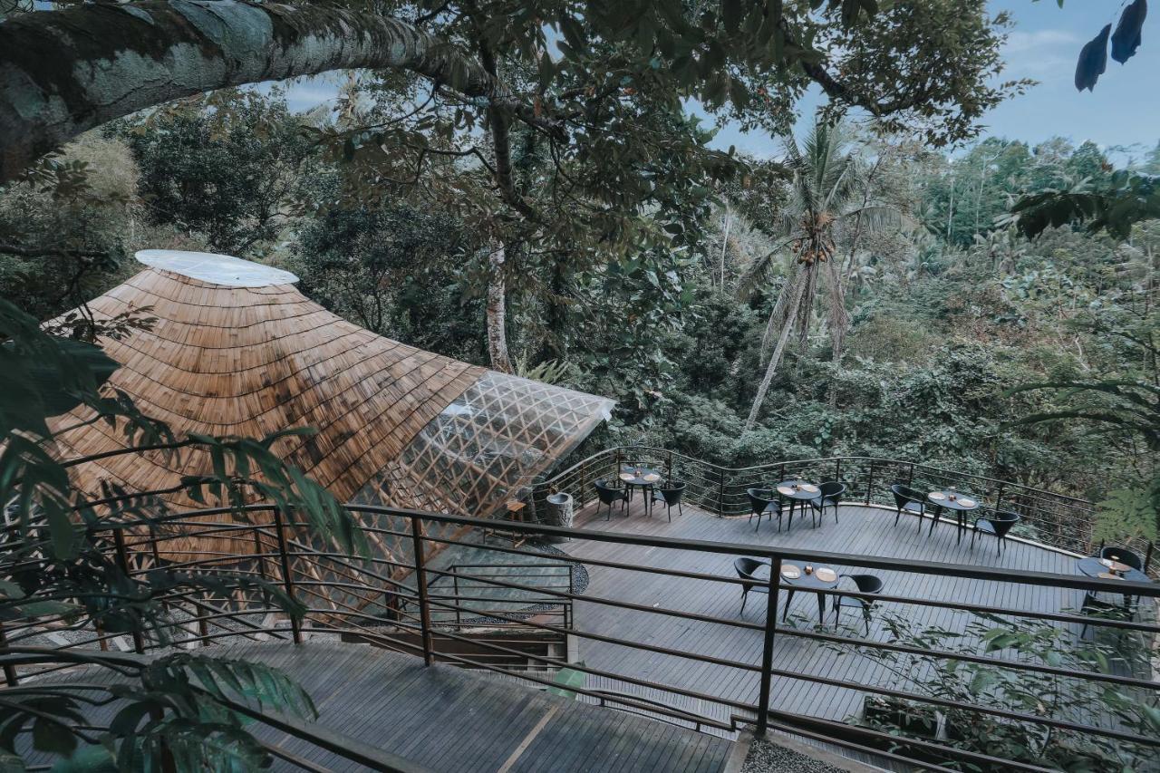 The Sebali Resort Ubud Buitenkant foto The restaurant at the top of the hill