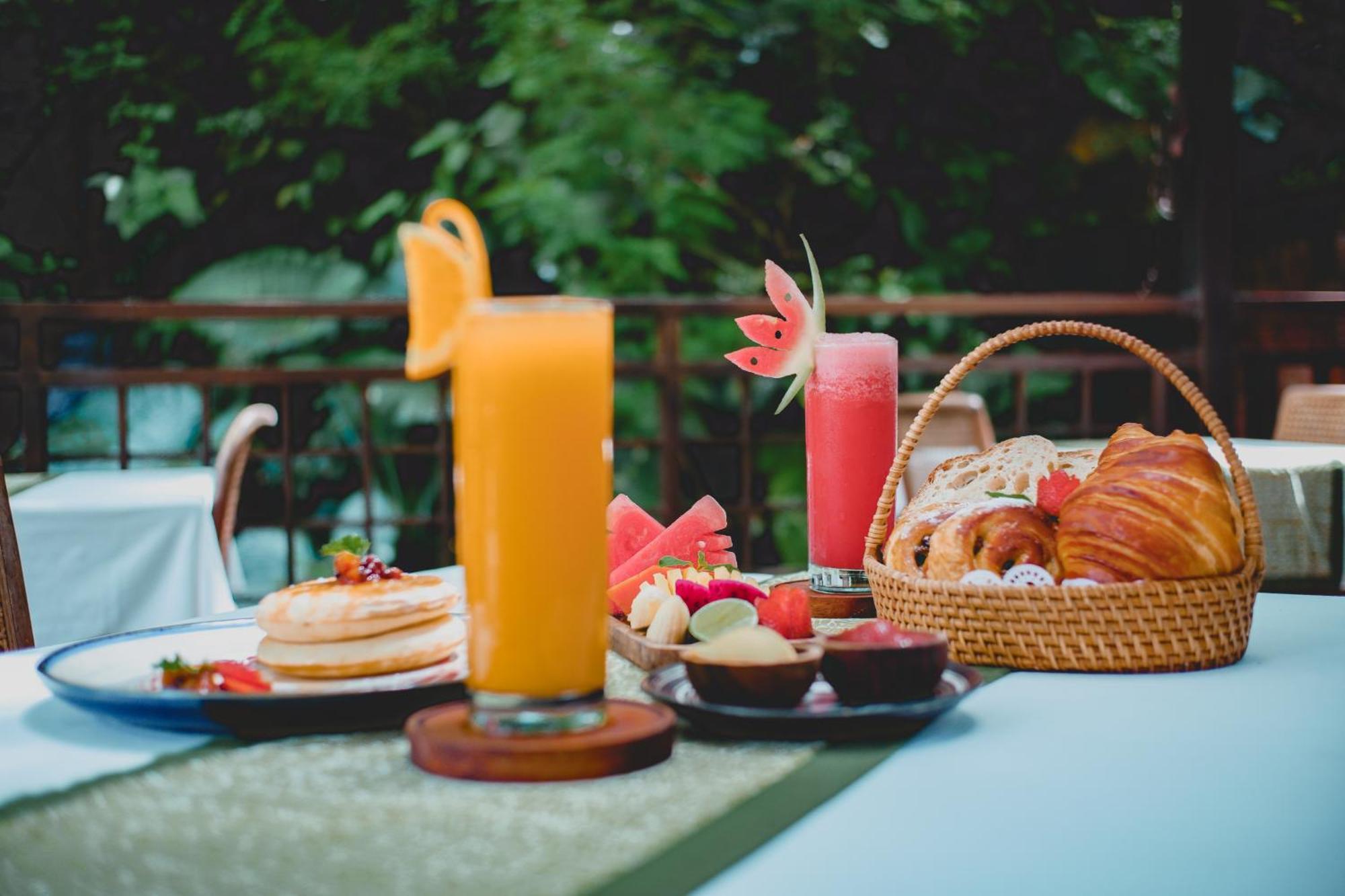 The Sebali Resort Ubud Buitenkant foto A breakfast table