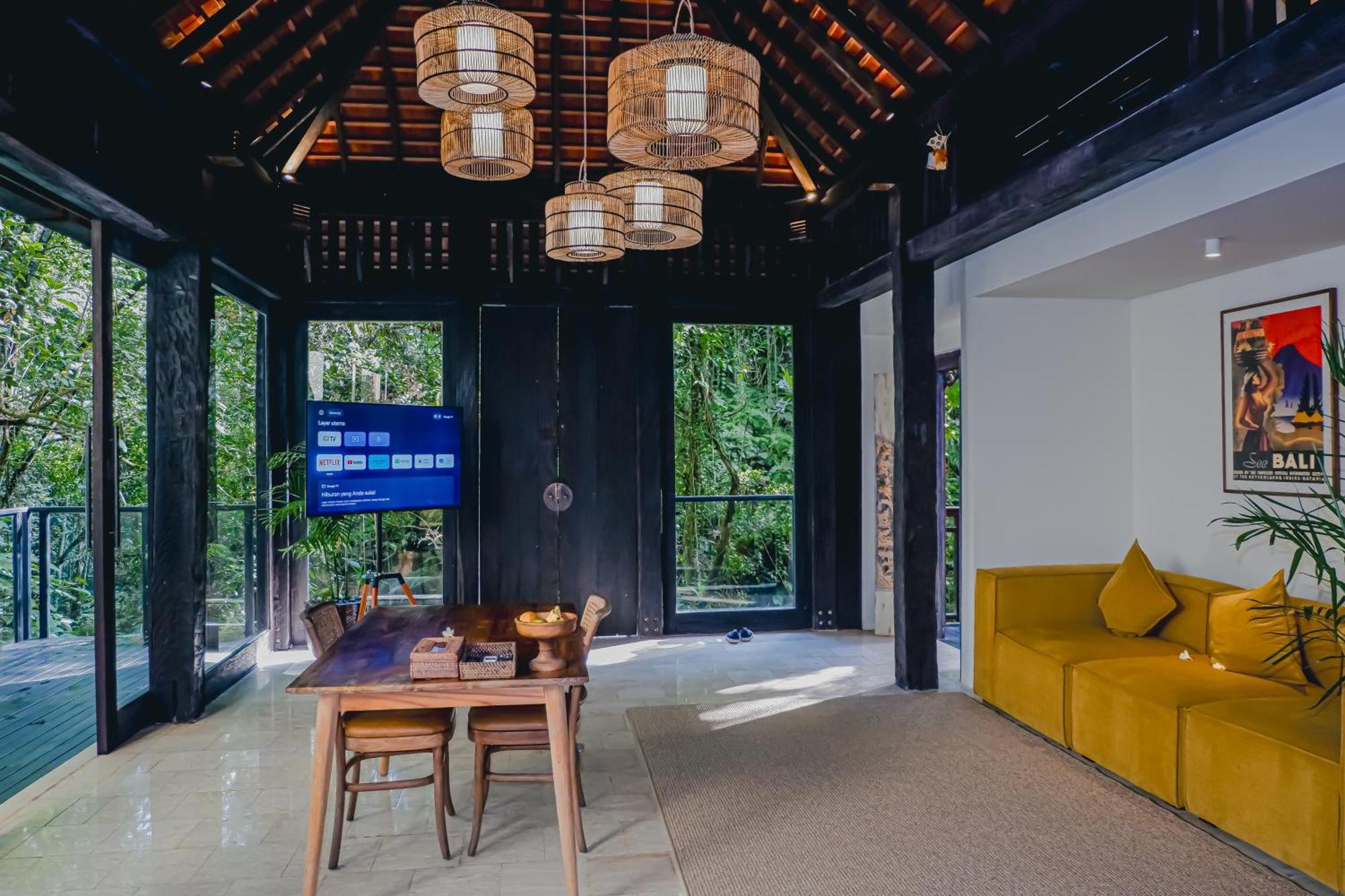 The Sebali Resort Ubud Buitenkant foto The interior of a villa at the resort
